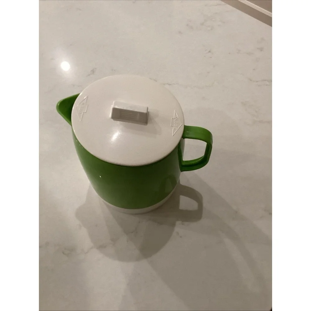 1970's Quikut Double Walled Insulated Green White Pitcher For Hot Or Cold Liquid